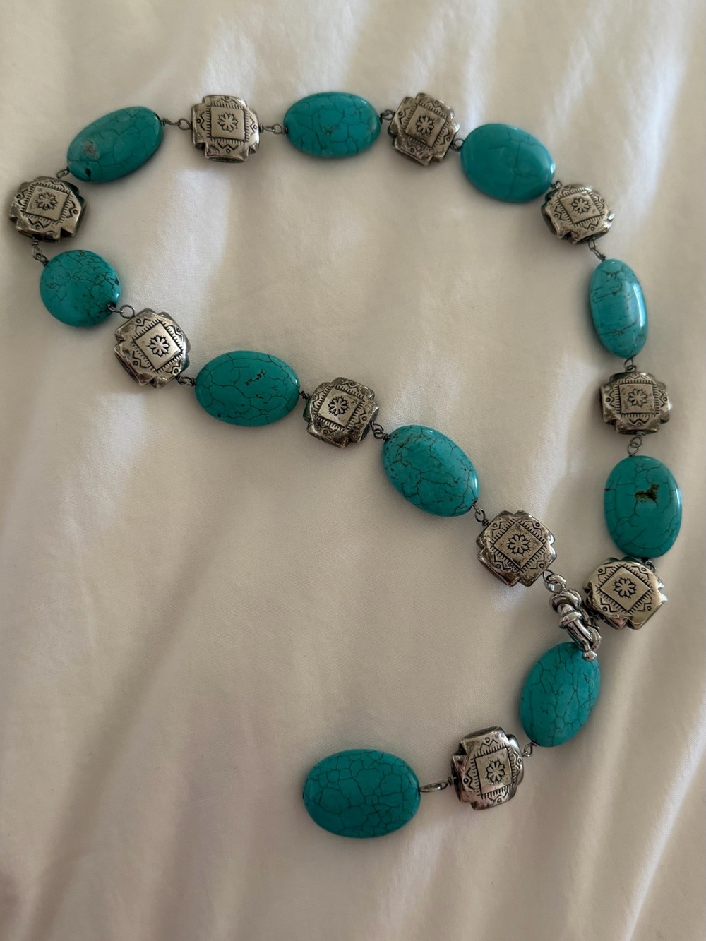 Unk Turquoise Oval Bead Necklace with Silver-Tone Decorative Links